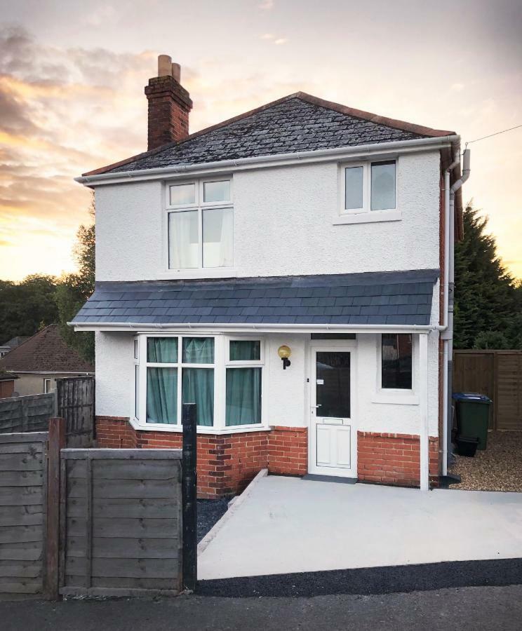 Charming Three Bed Home Near City Centre And Hospital Southampton Kültér fotó