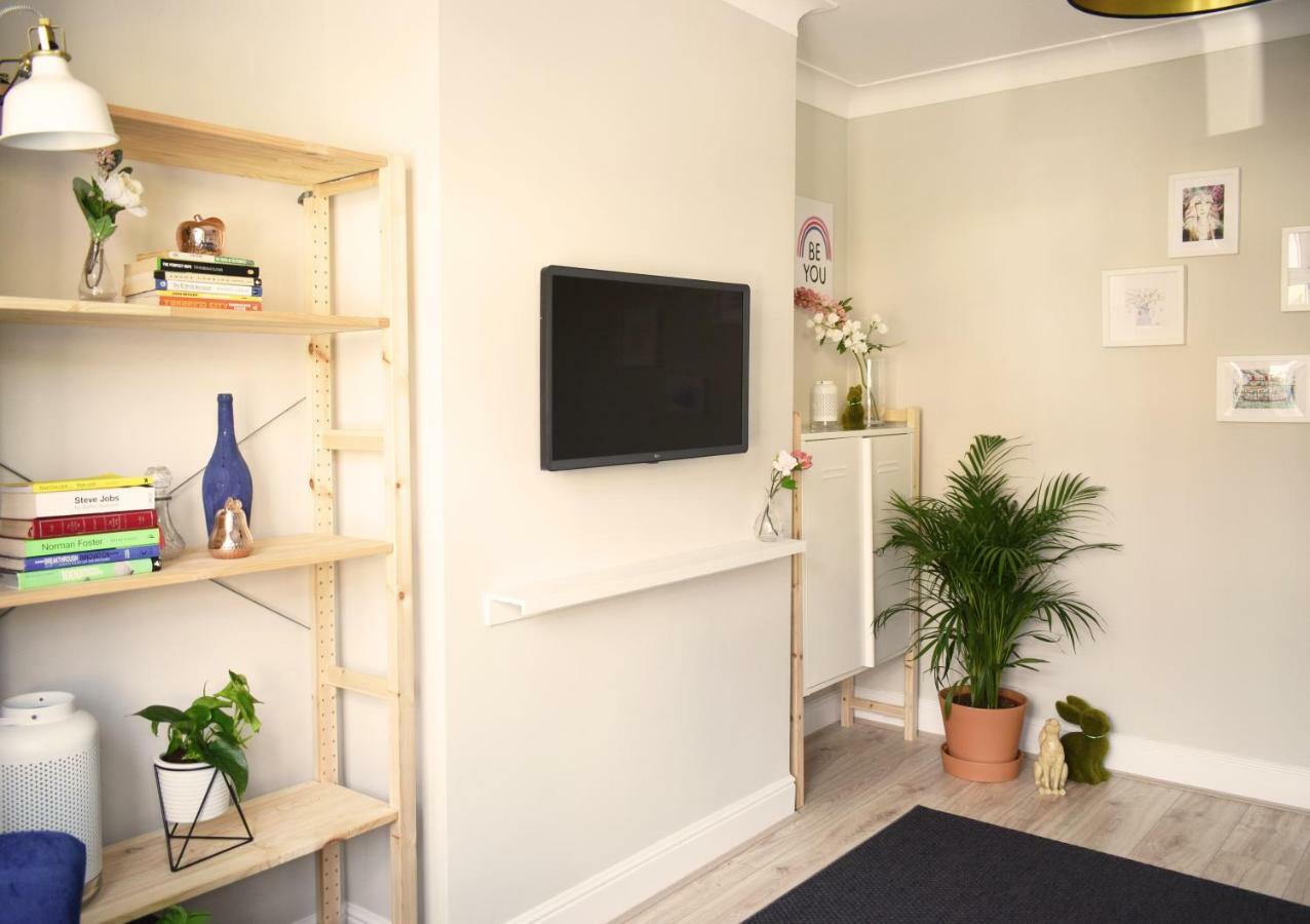 Charming Three Bed Home Near City Centre And Hospital Southampton Kültér fotó